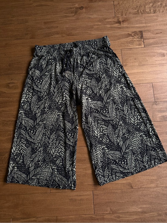 Love & Legend Pants - Love & Legend Green and Black Leaf Culottes